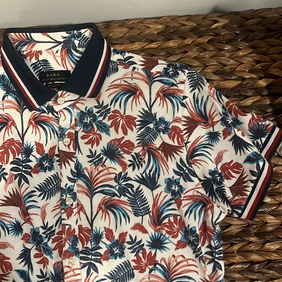 Zara Short Sleeve Button down - Picture 3 of 4